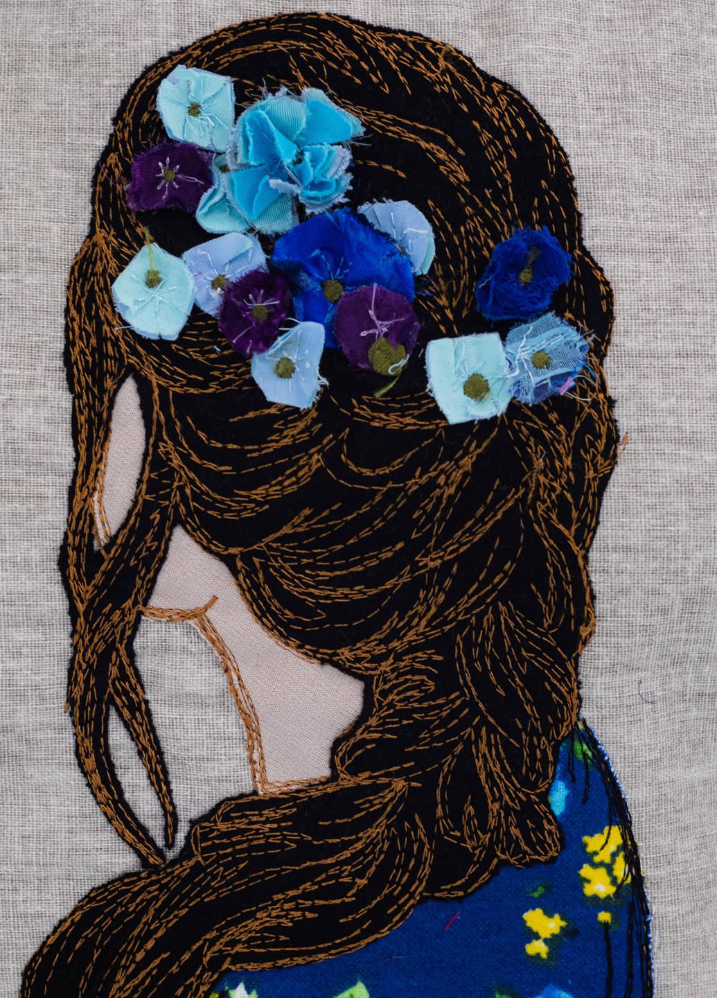 Білий світшот Nora Kvittin однотонний нашивки, вишивка, аплікація (301079843)