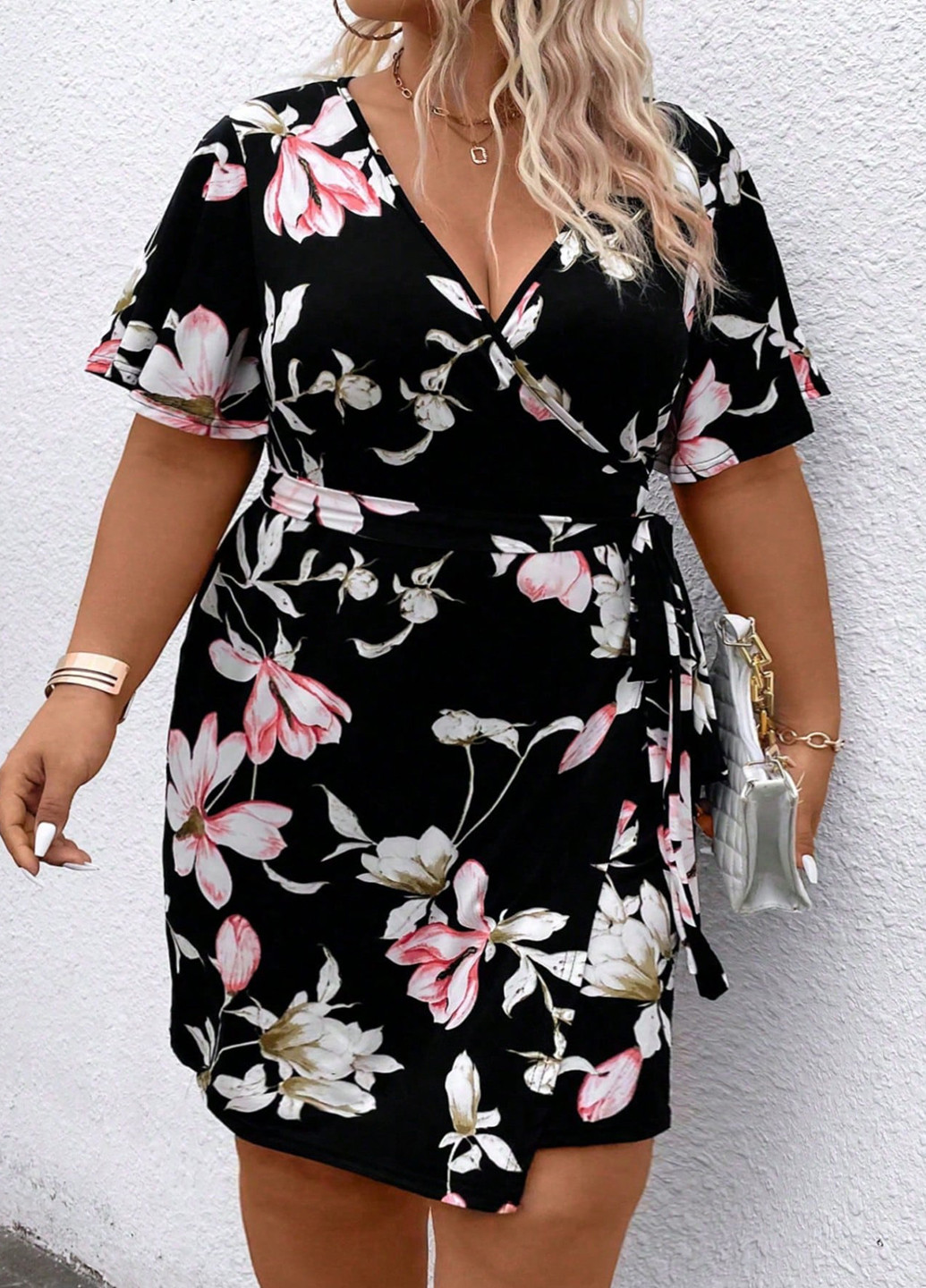 Черное кэжуал платье на запах SHEIN с цветочным принтом