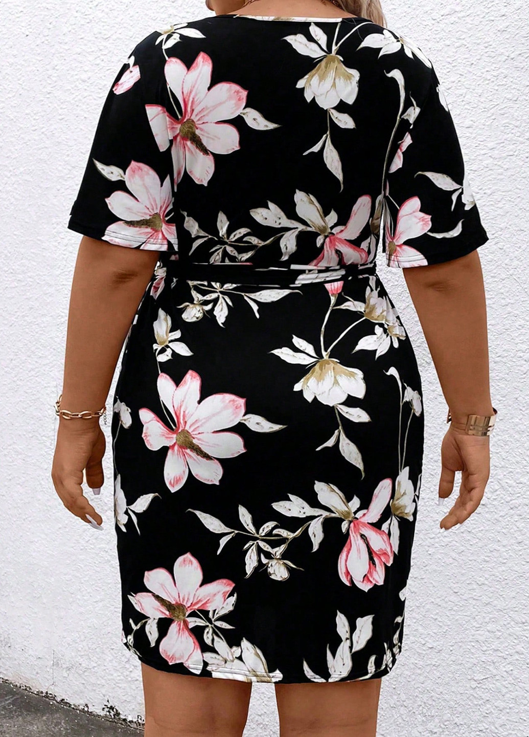 Черное кэжуал платье на запах SHEIN с цветочным принтом