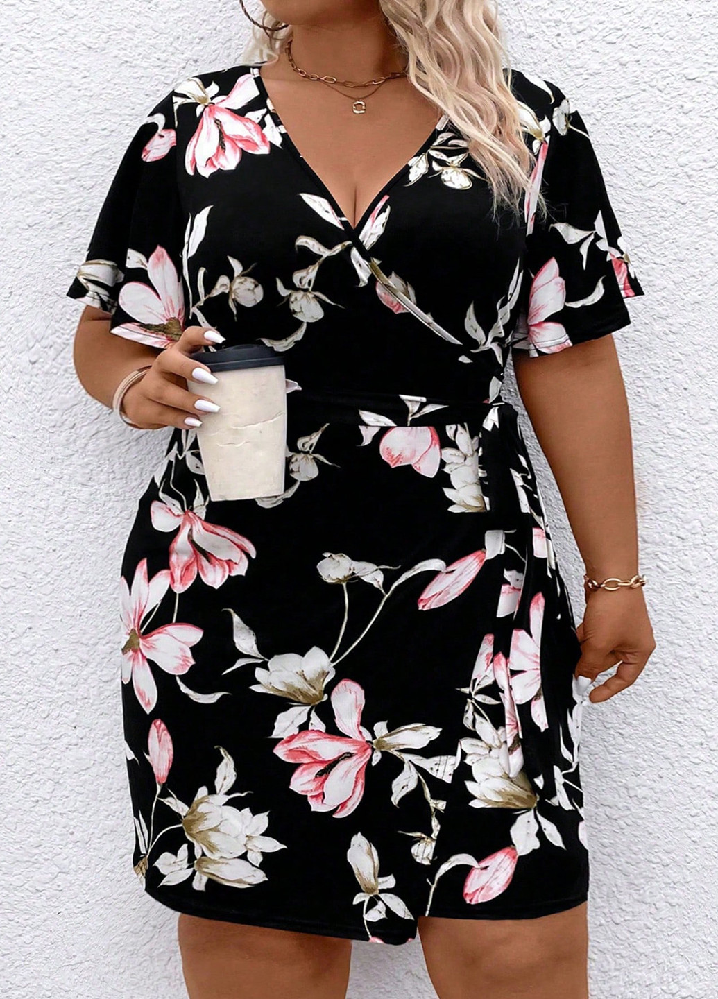 Черное кэжуал платье на запах SHEIN с цветочным принтом