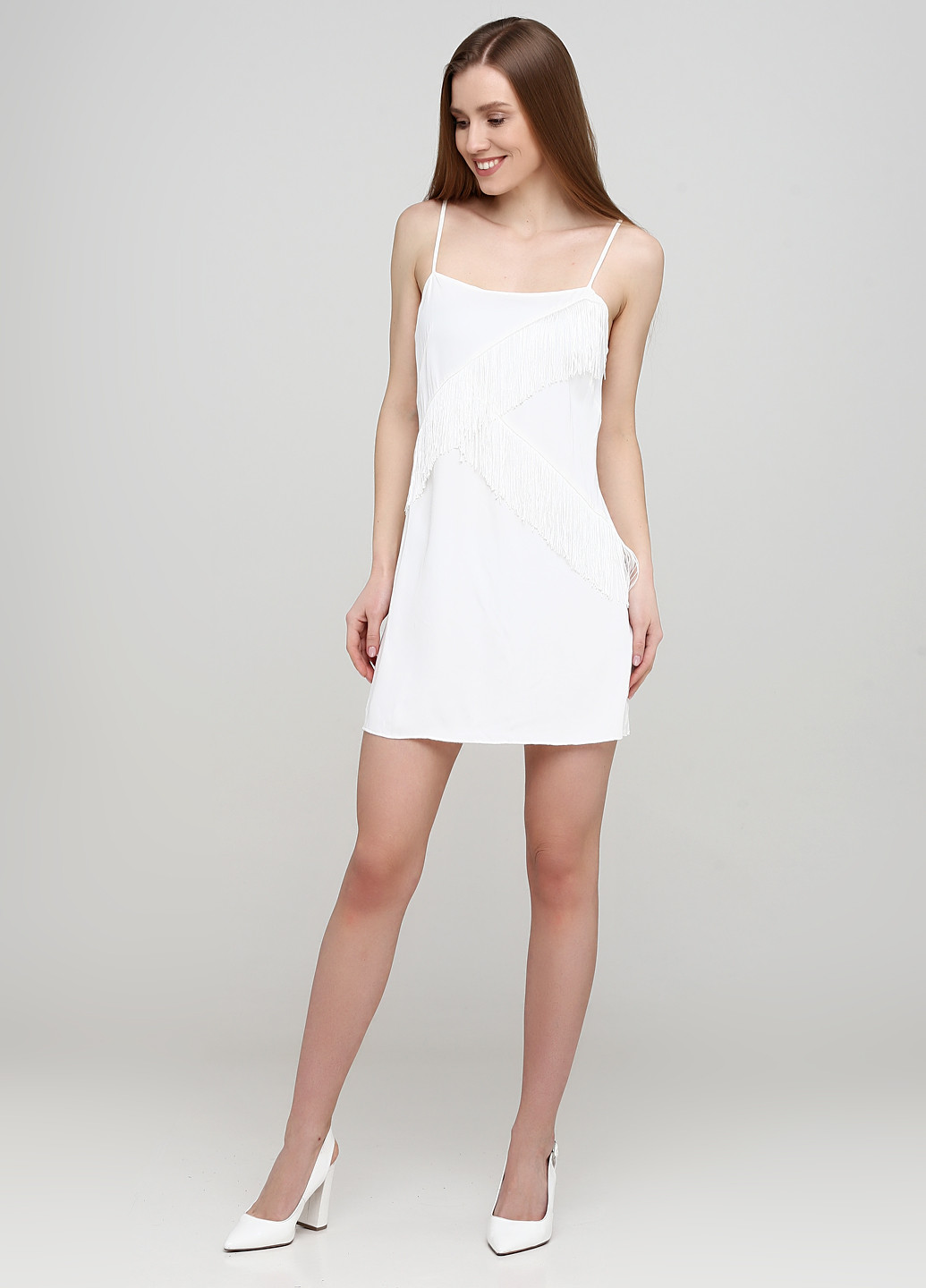 Белое коктейльное платье футляр H&M однотонное