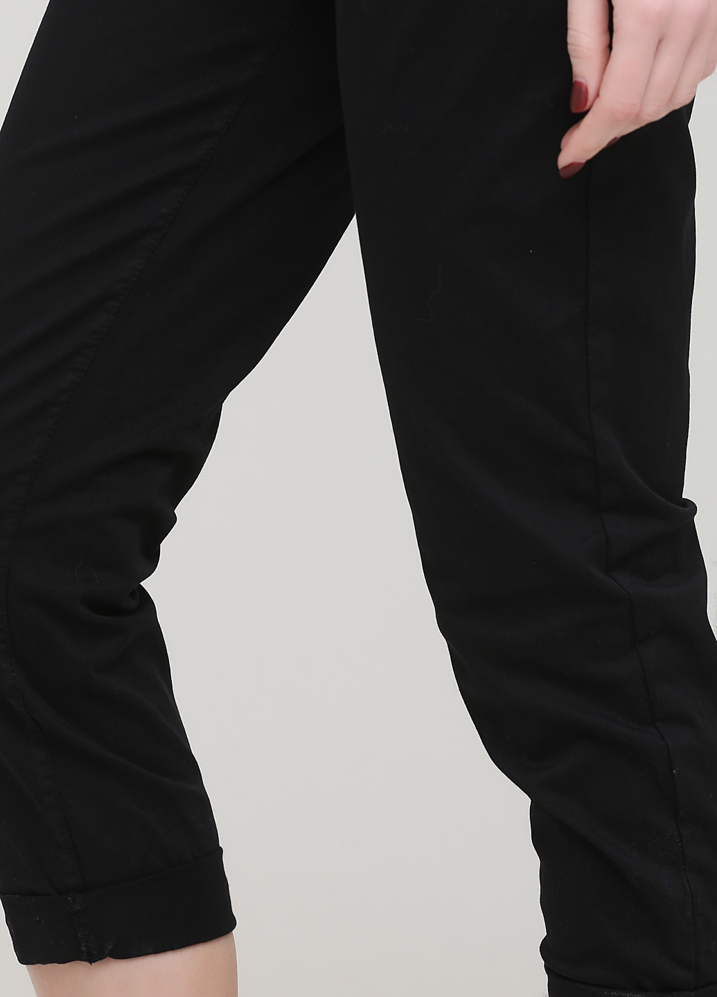 Черные кэжуал демисезонные зауженные, укороченные брюки Naiif