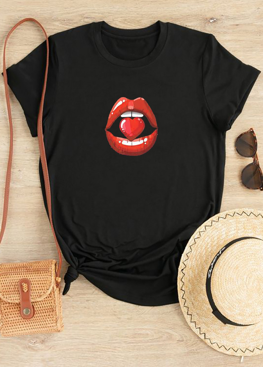 Черная демисезон футболка женская черная wow lips Love&Live