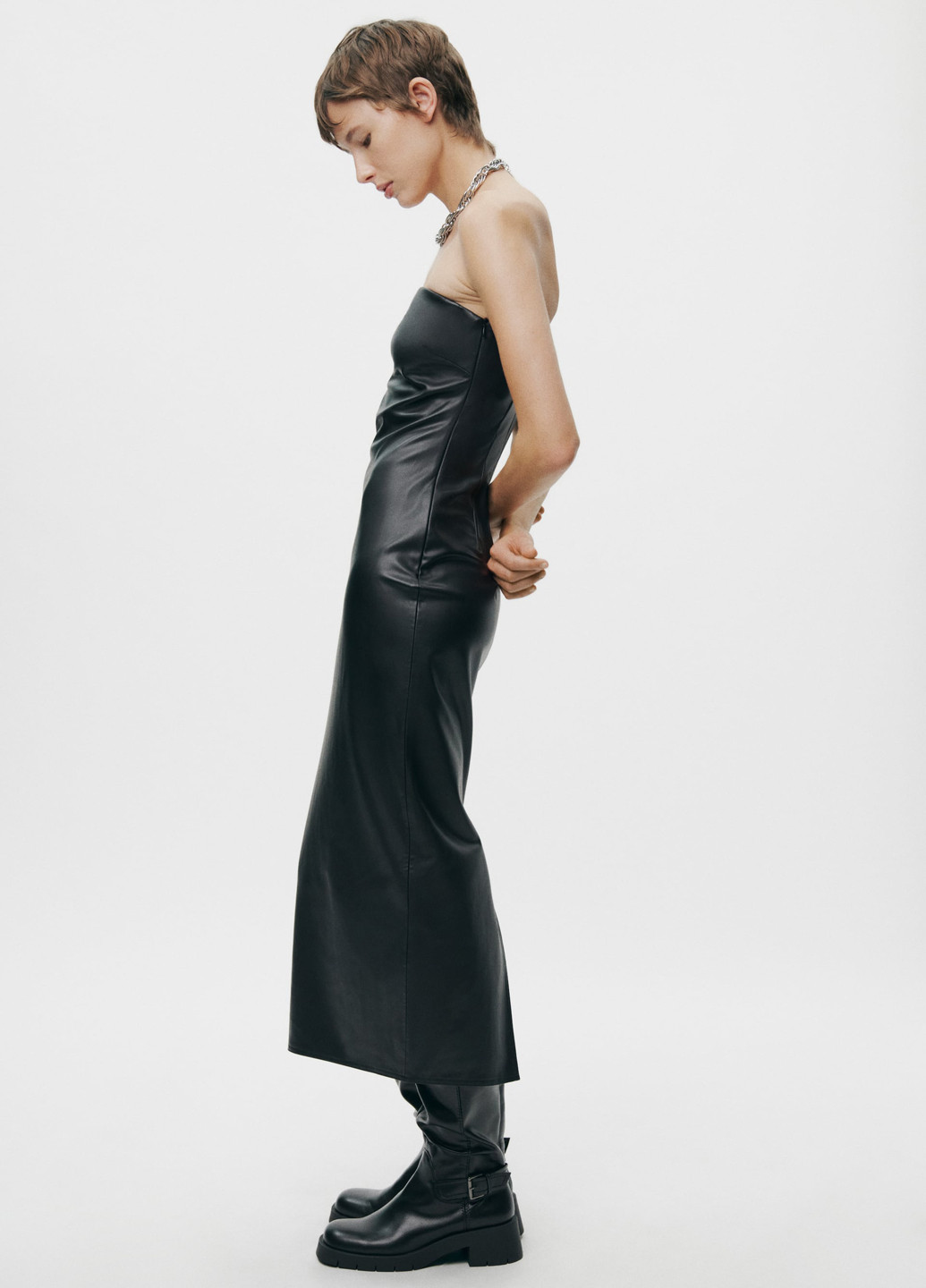 Черное кэжуал платье с открытыми плечами Zara однотонное
