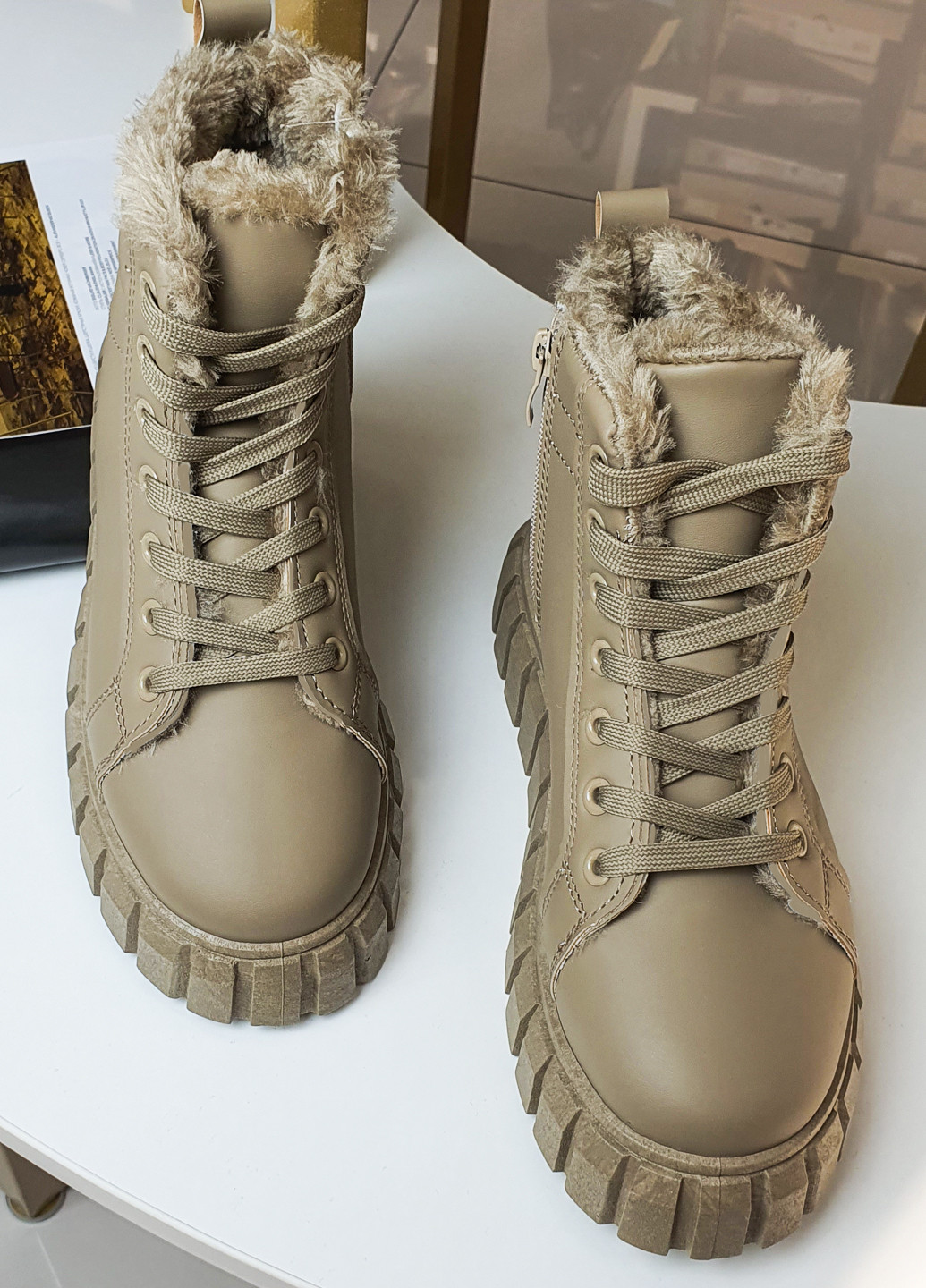 Зимние женские зимние ботинки бежевые на платформе и шнуровке Fashion из искусственной кожи