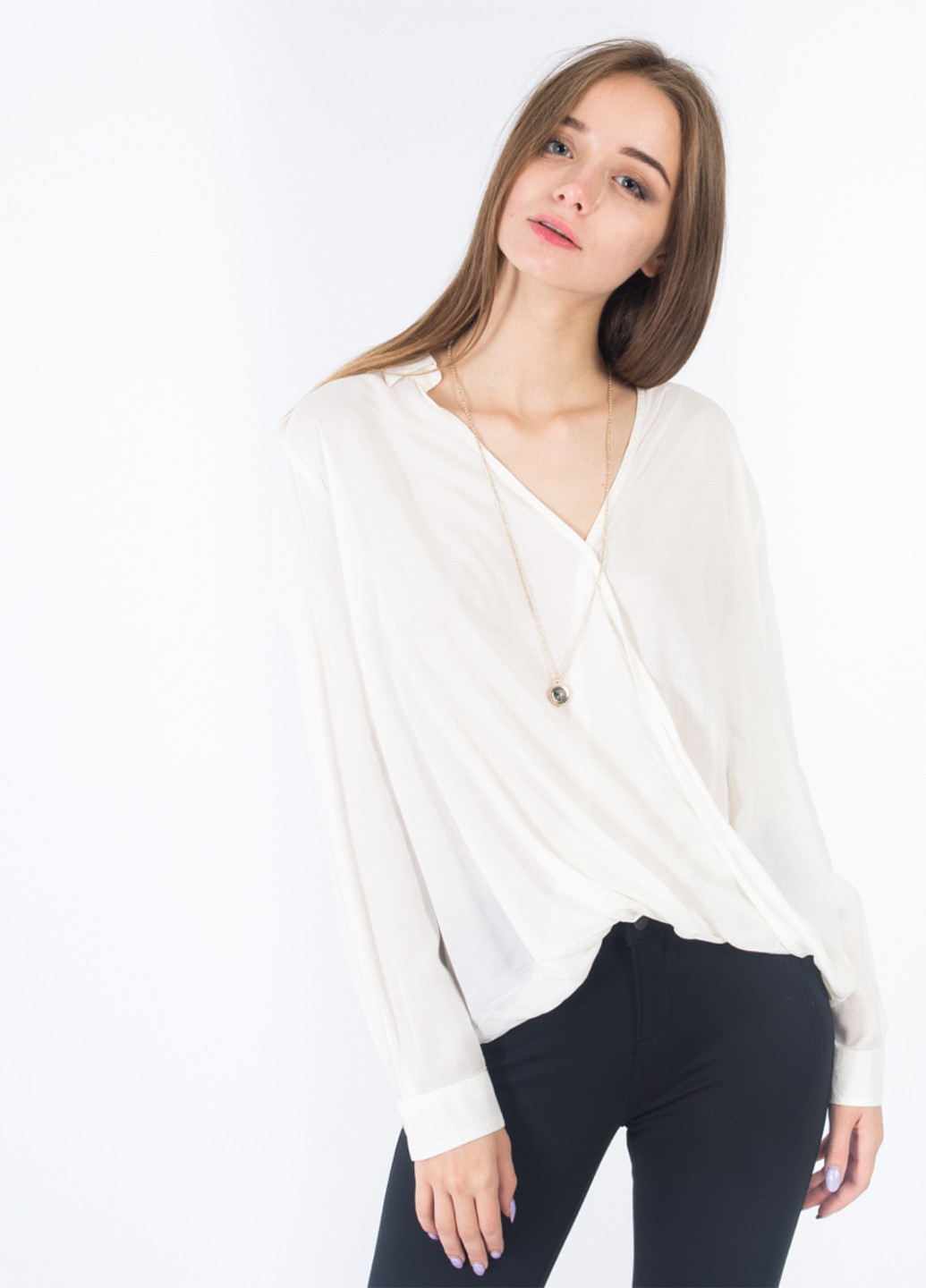 Біла блуза на запах Bebe Plus