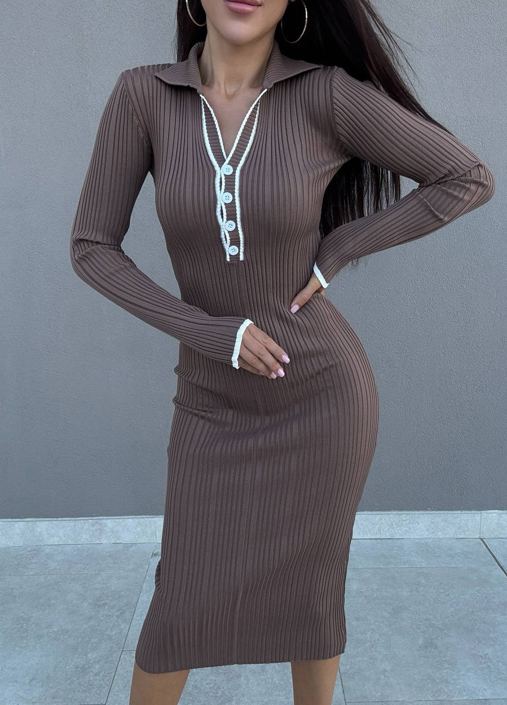 Темно-бежевое кэжуал платье силуэтная, платье-свитер No Brand однотонное