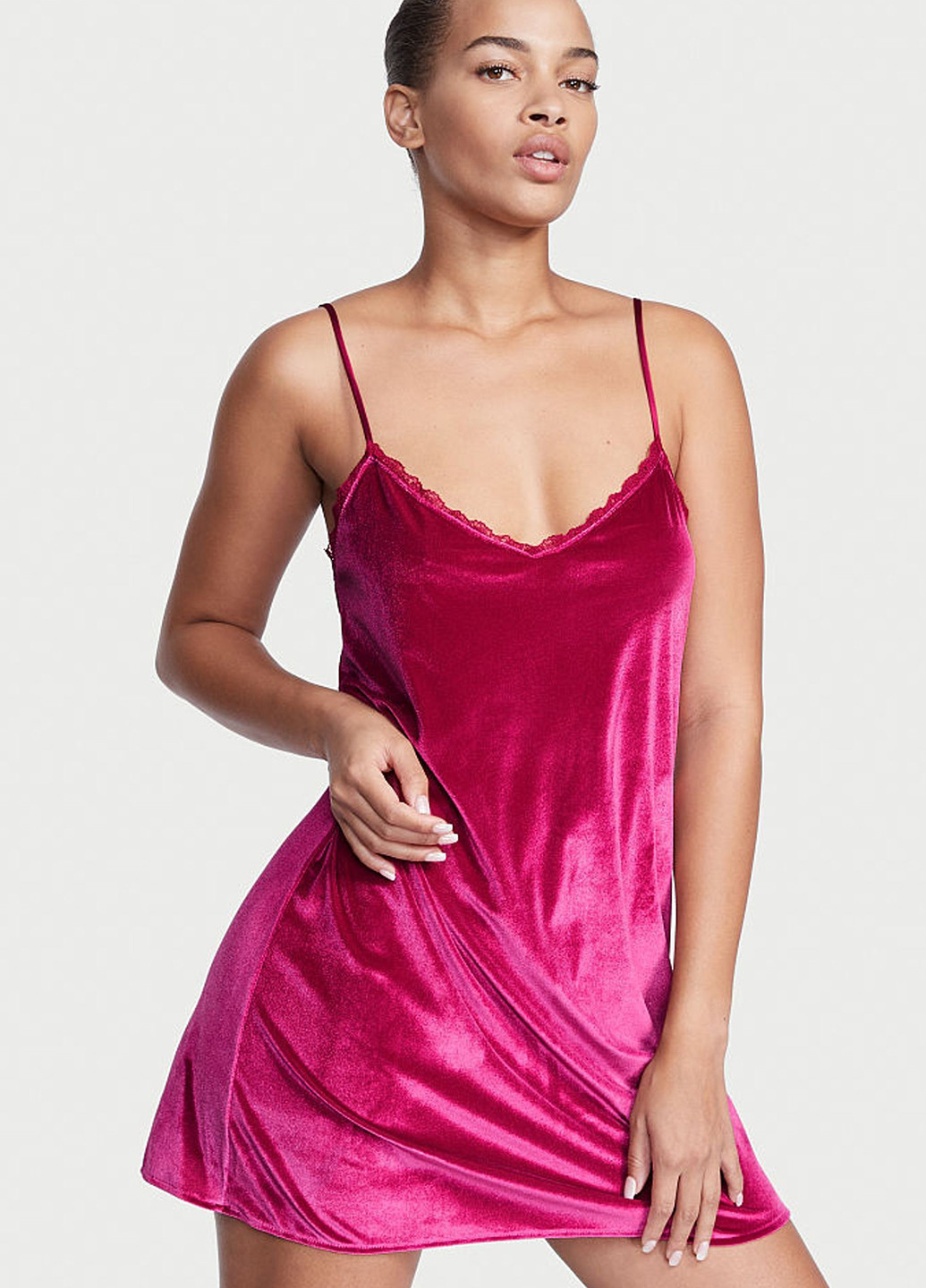 Нічна сорочка Victoria's Secret однотонна темно-рожева домашня поліестер, велюр