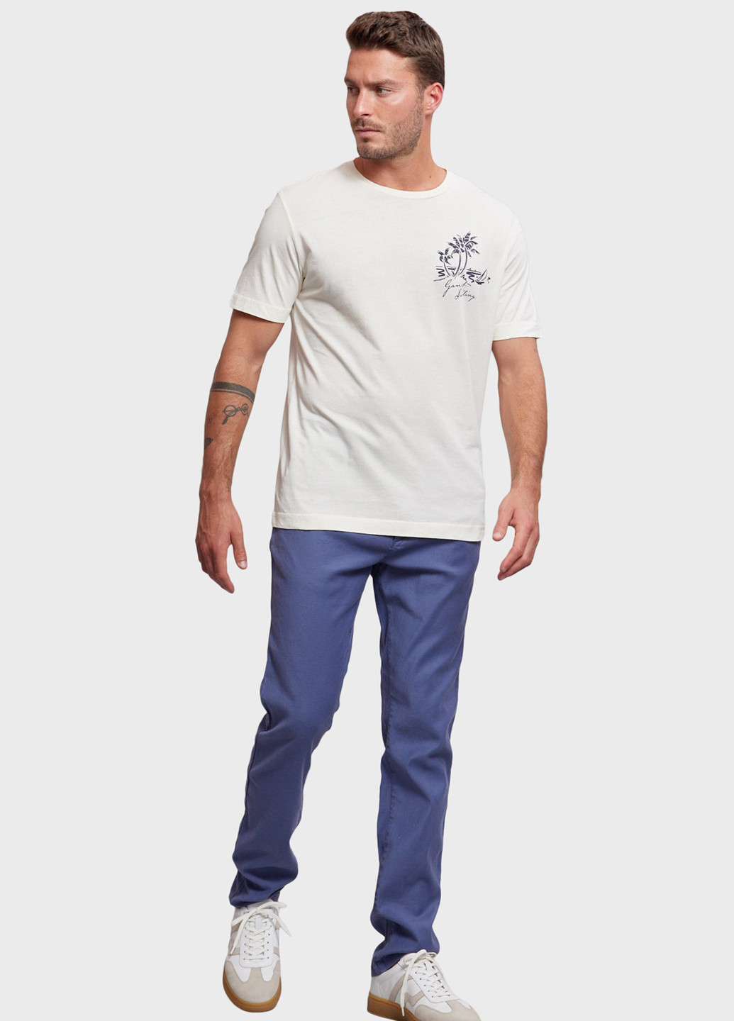 Молочная футболка Gant