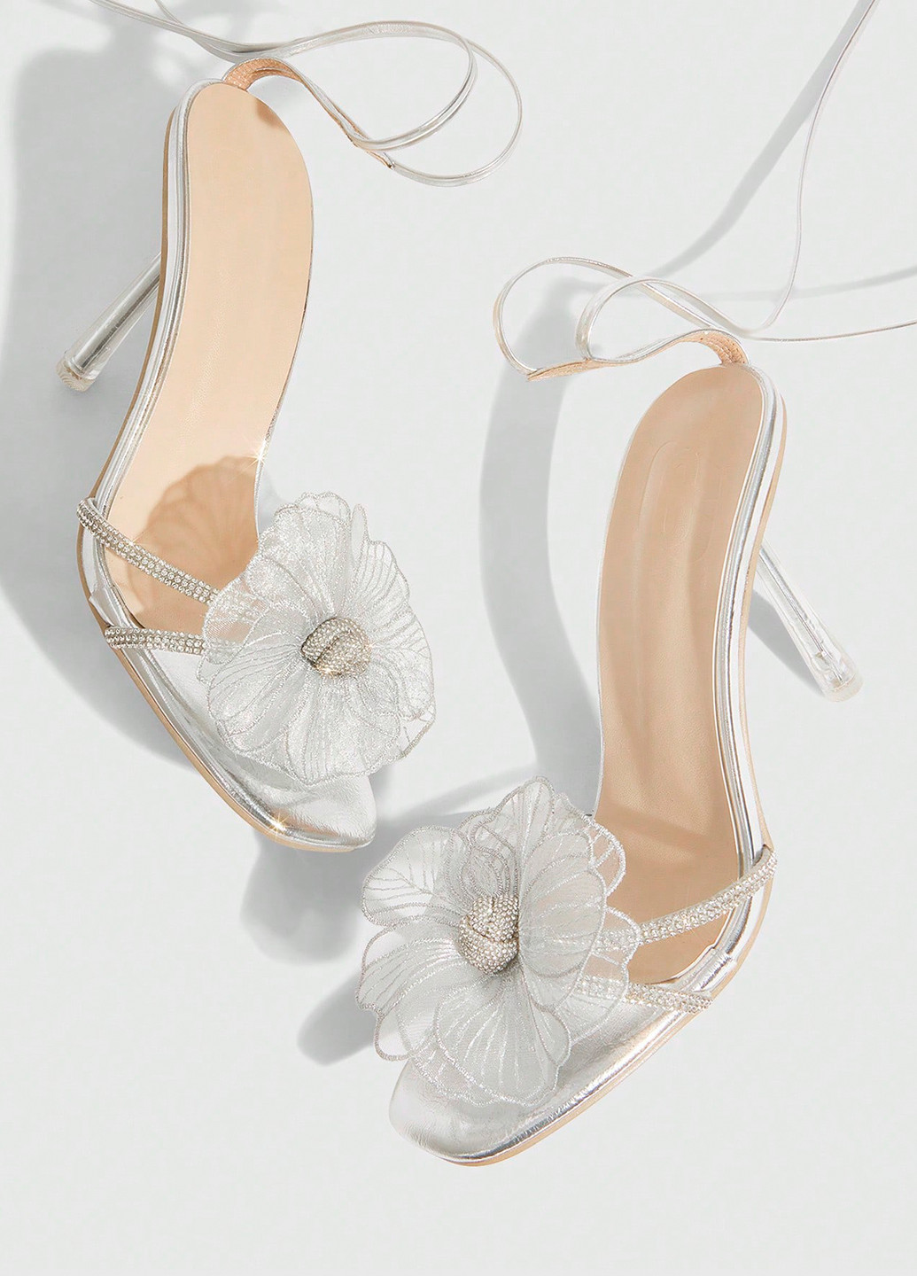 Серебряные босоножки SHEIN на завязках с аппликацией, со стразами