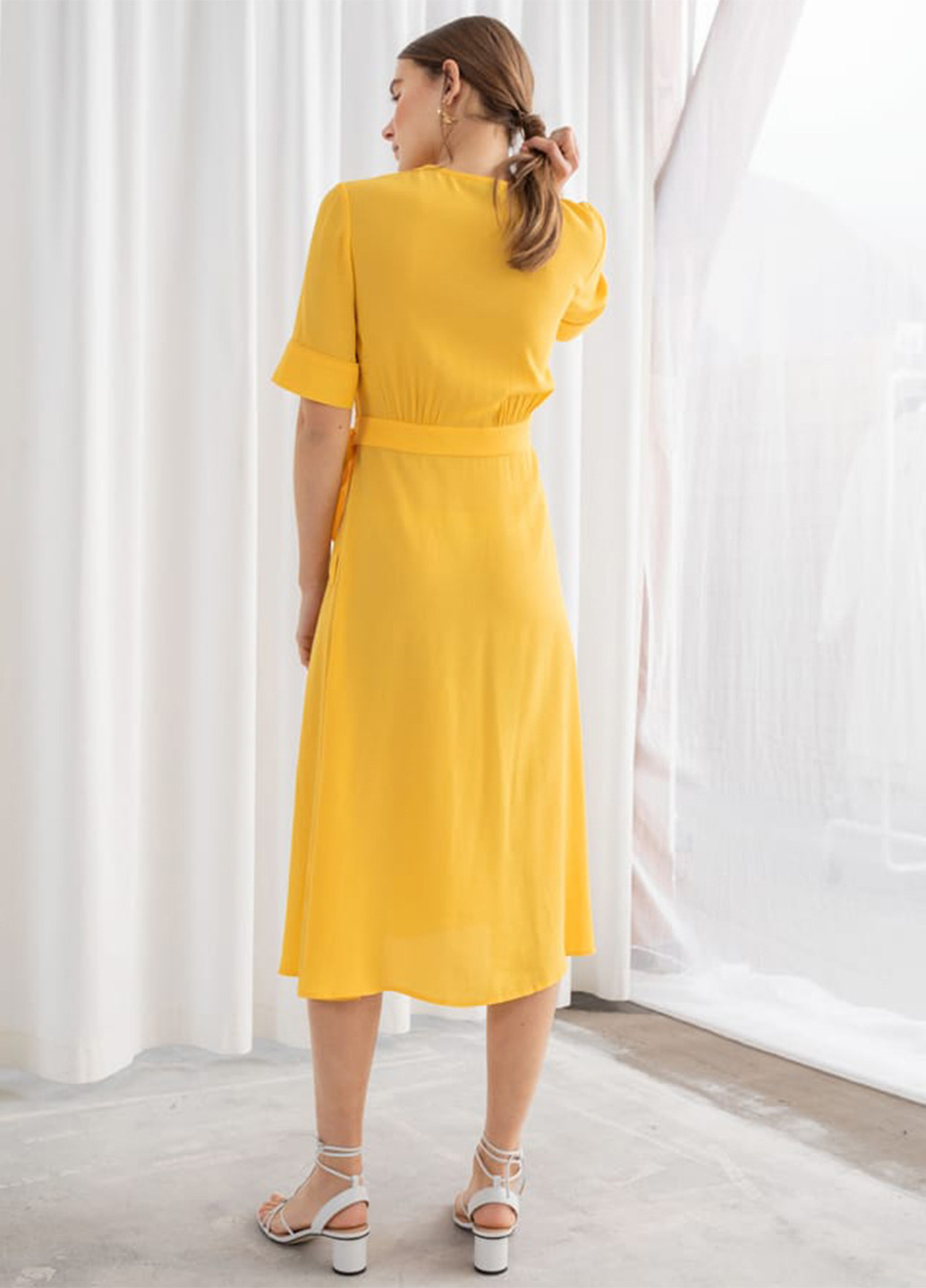 Жовтий кежуал сукня на запах H&M однотонна