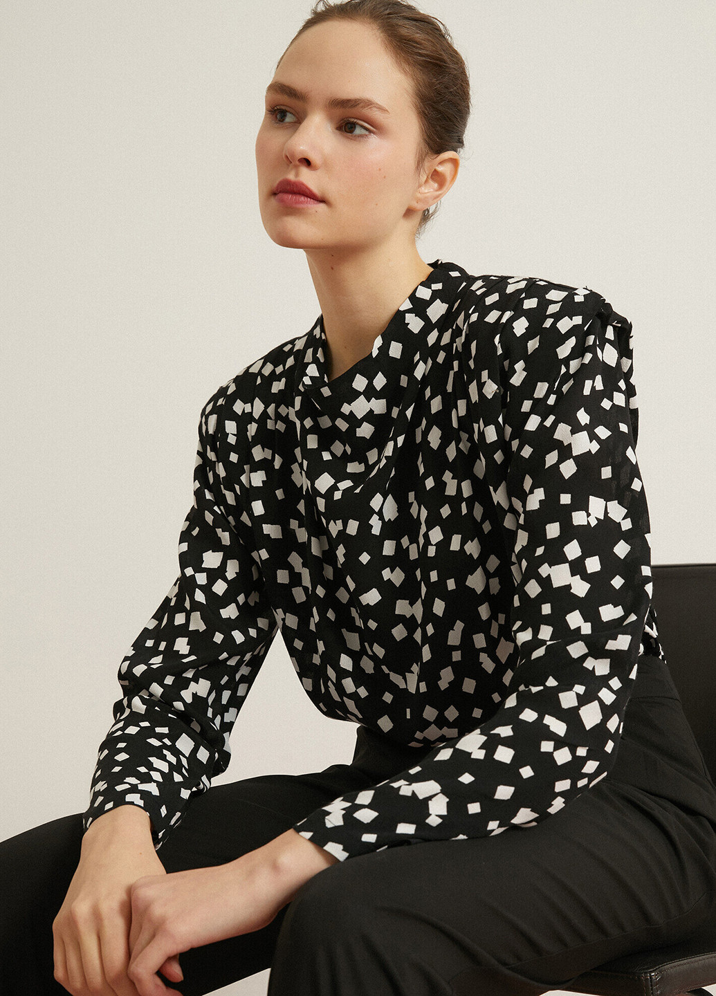 Чёрная блуза KOTON