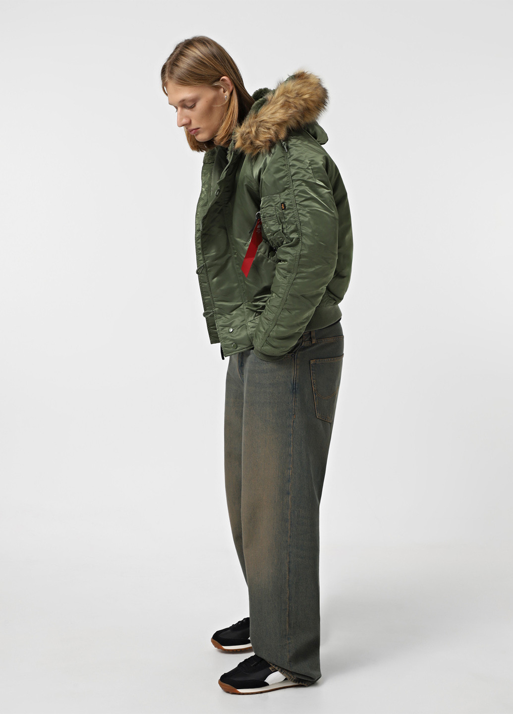 Оливкова (хакі) зимня куртка Alpha Industries N-2B SHORT WAIST