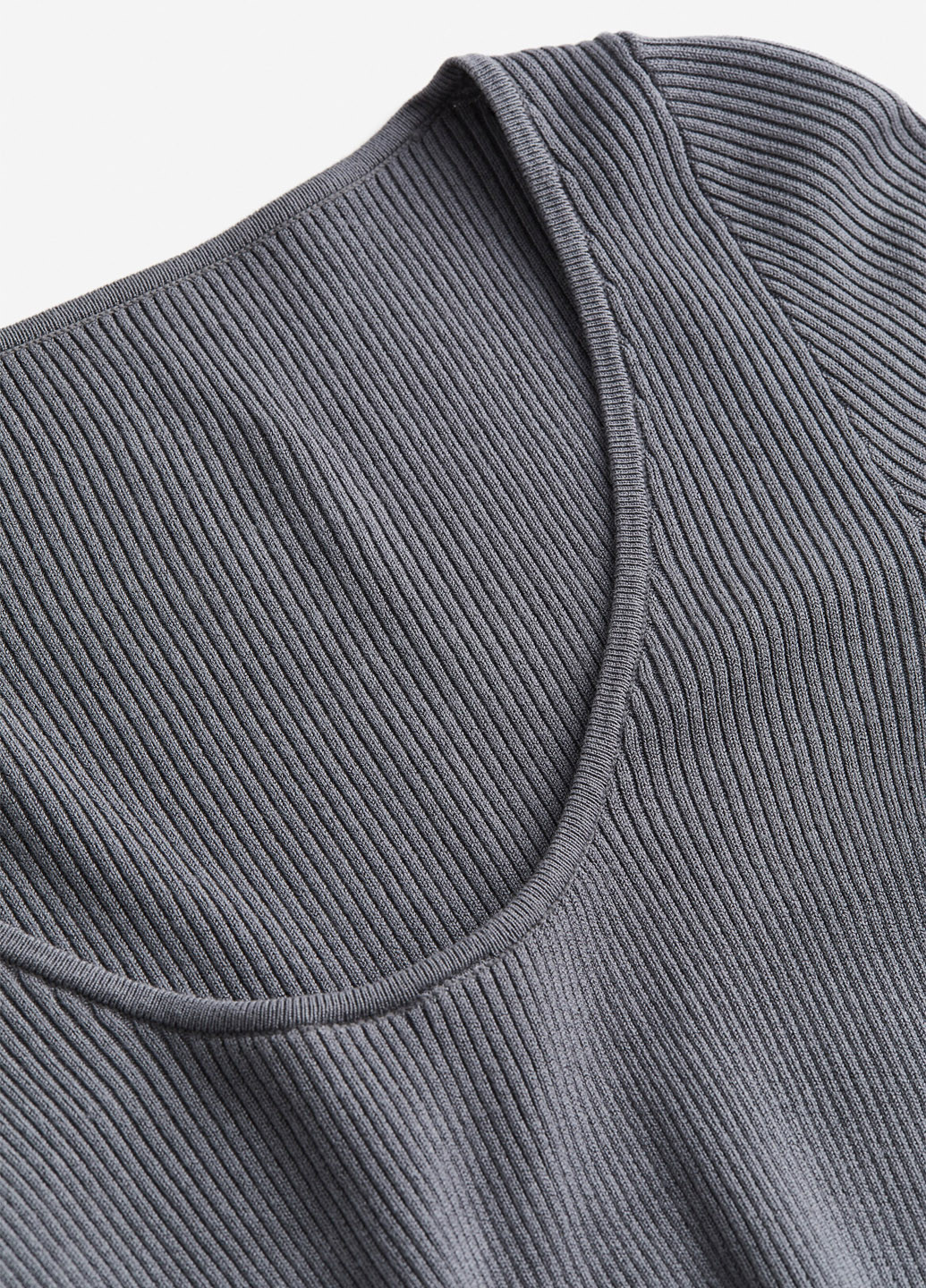 Серый демисезонный свитер H&M