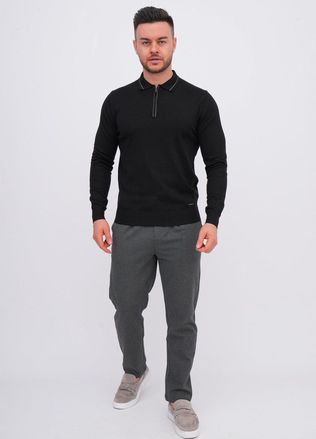 Чорний демісезонний светр K.O.R