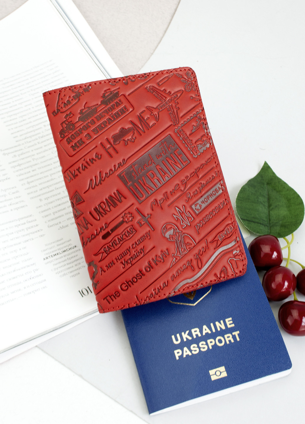 Подарочный женский набор №56 "Ukraine" (красный) в коробке: обложка на паспорт + портмоне HandyCover (253582506)