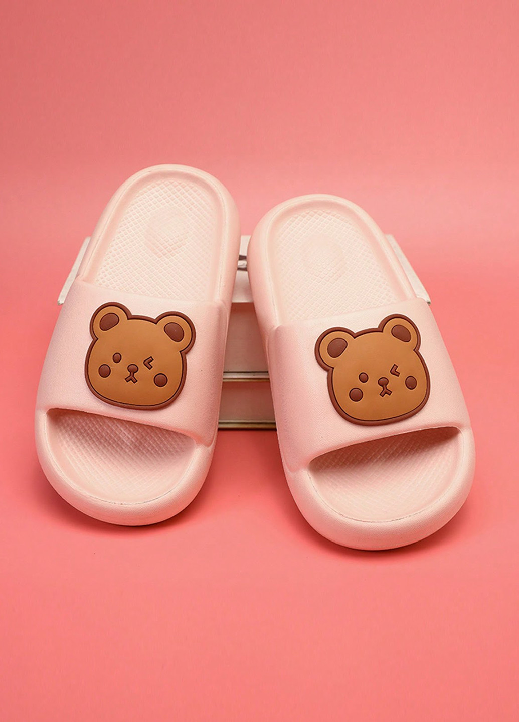 Розовые кэжуал шлепанцы SHEIN с аппликацией