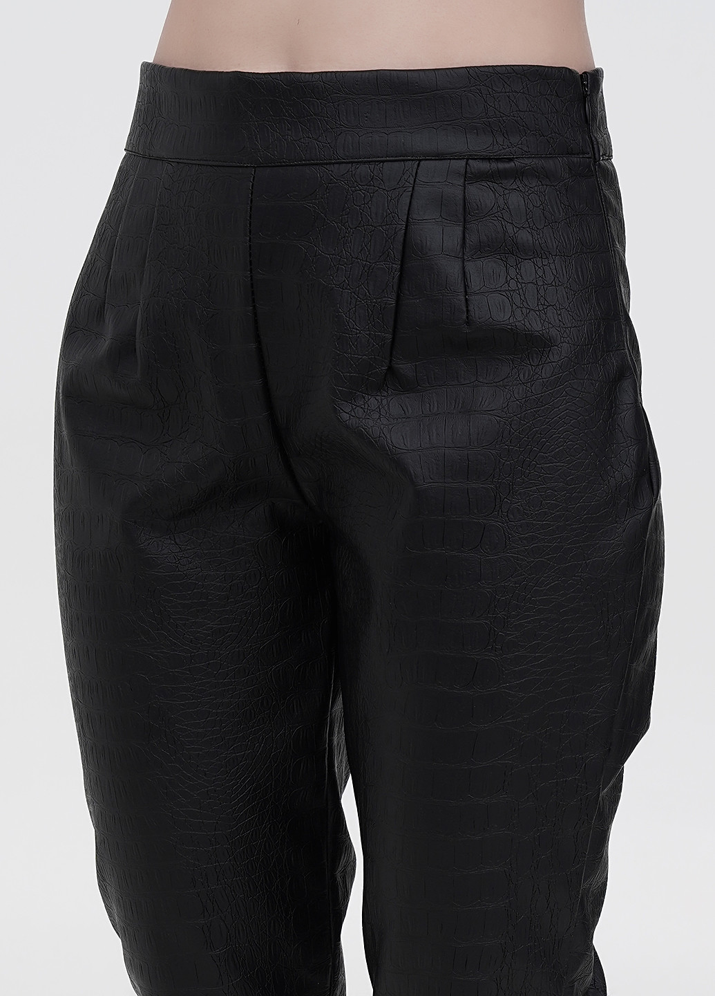 Черные кэжуал демисезонные укороченные, зауженные брюки Boohoo