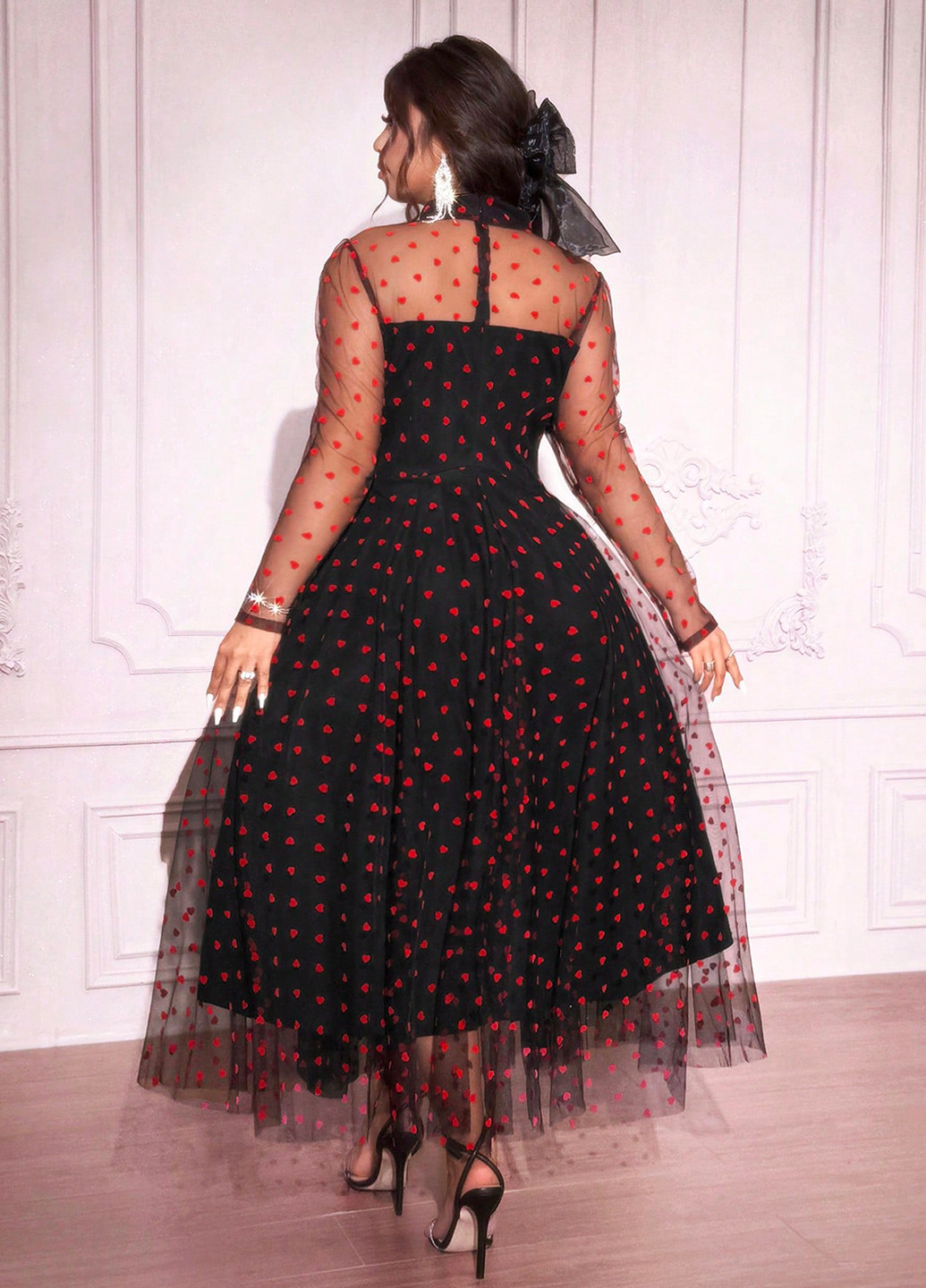 Чорна вечірня сукня з пишною спідницею SHEIN сердечка