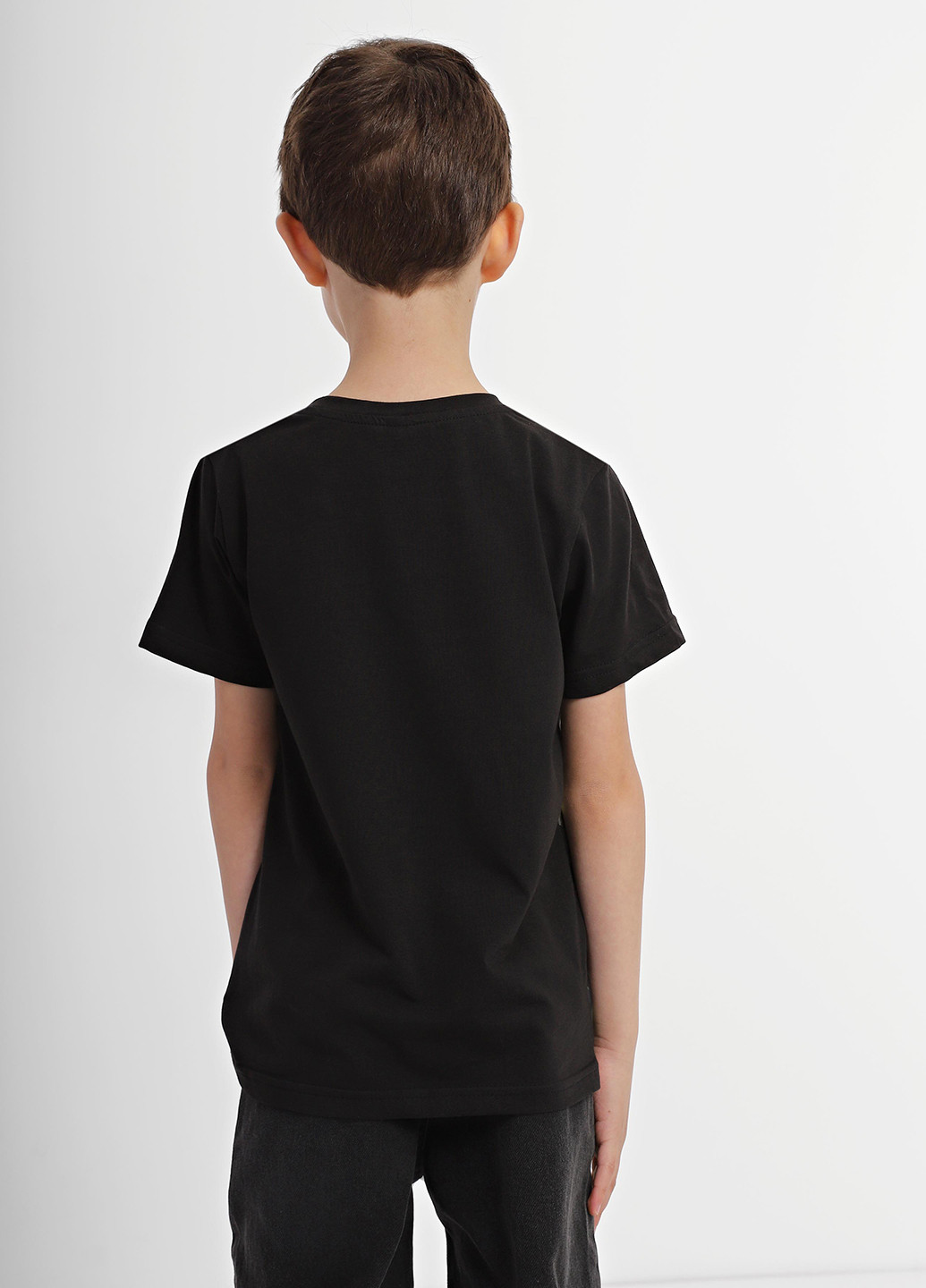 Чорна літня футболка INTERTOP