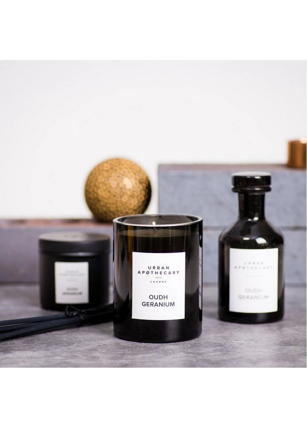 Ароматическая свеча из натурального воска Oudh Geranium 300 г (UALWOGC300) Urban Apothecary (227514012)