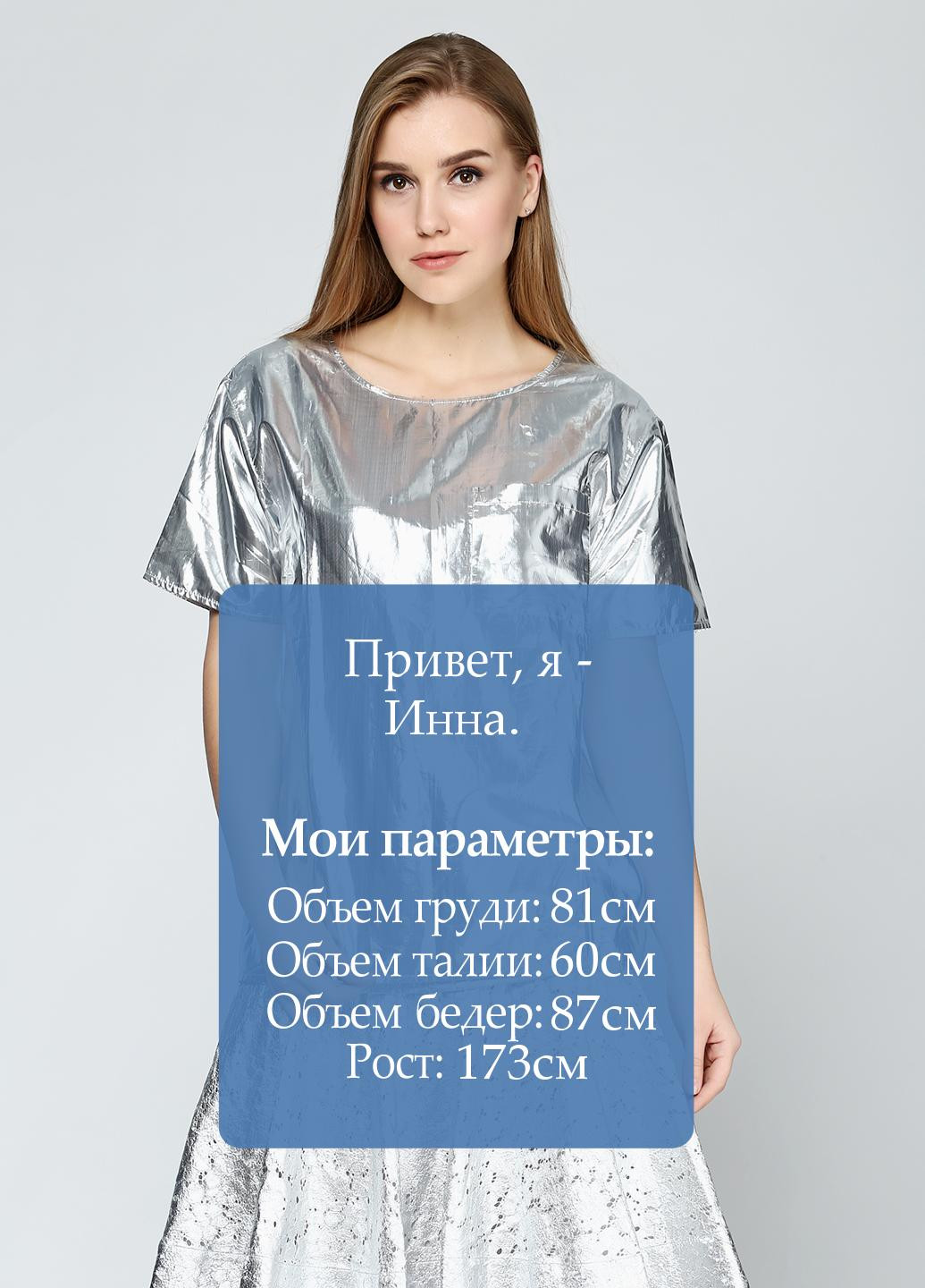 Серебряная летняя футболка DKNY