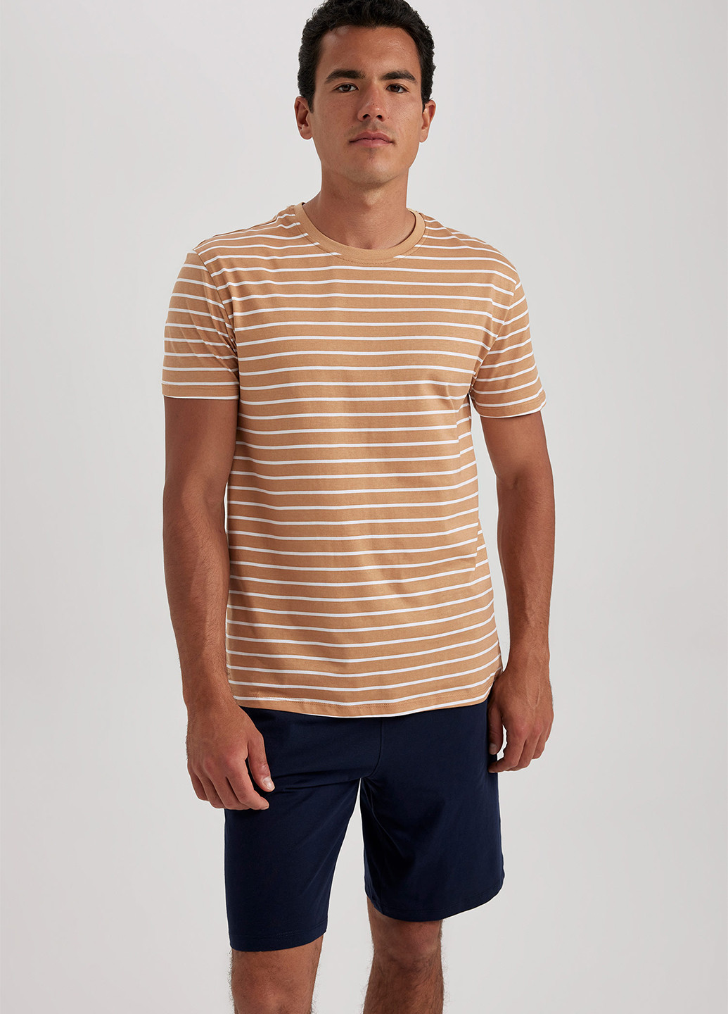Комбинированный демисезонный комплект (футболка, шорты) DeFacto