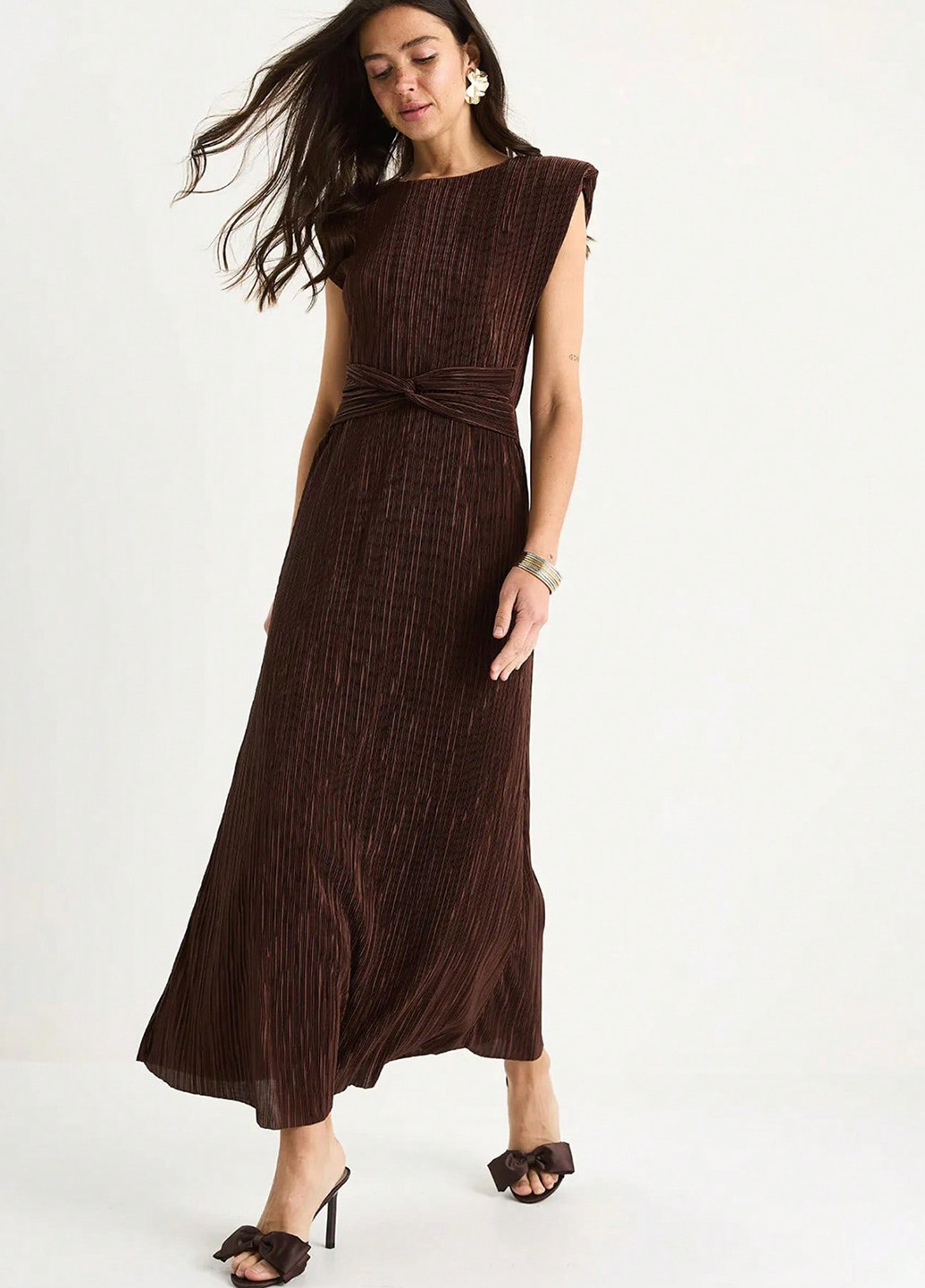 Коричневое праздничный, кэжуал платье а-силуэт, с открытыми плечами SHEIN однотонное