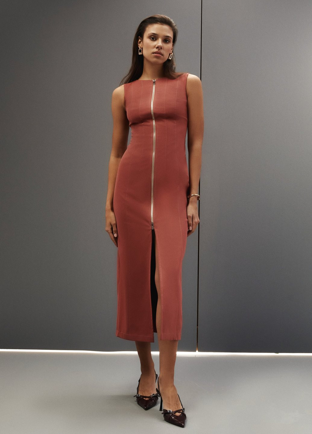 Терракотовое кэжуал платье силуэтная Gepur однотонное