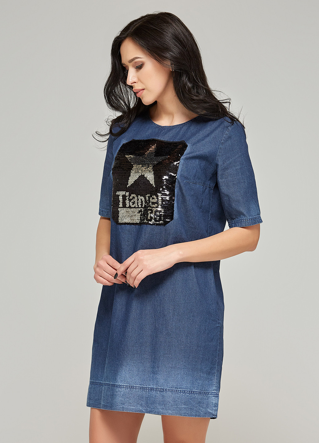 Синее джинсовое платье платье-футболка MN с рисунком