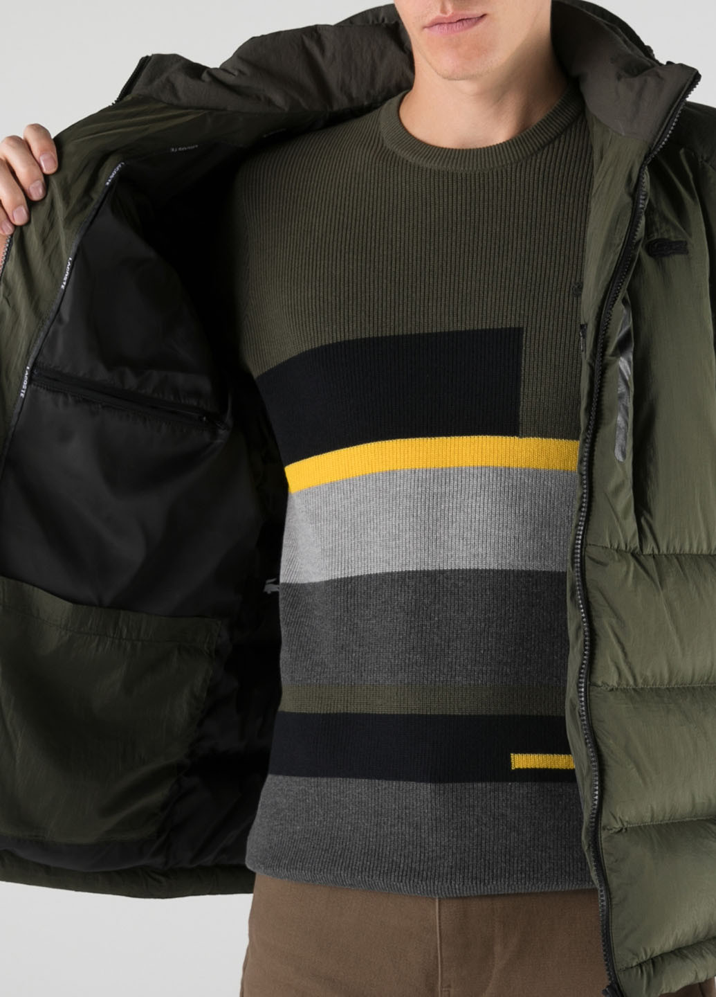 Оливковая (хаки) демисезонная куртка Lacoste