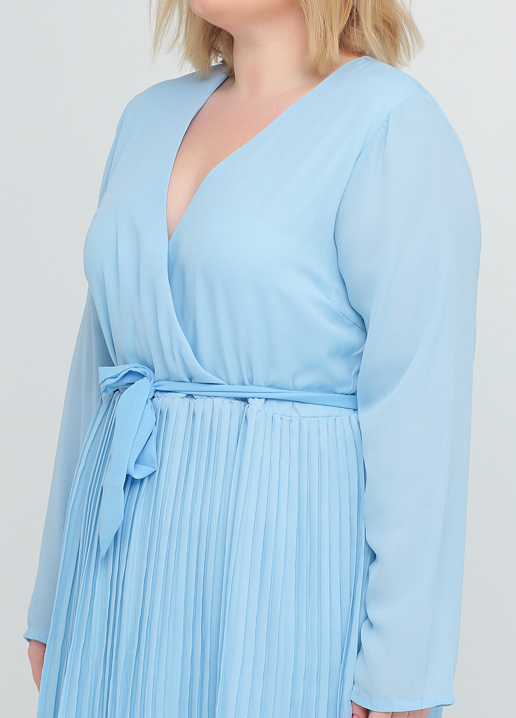Голубое деловое платье на запах, плиссированное Boohoo однотонное