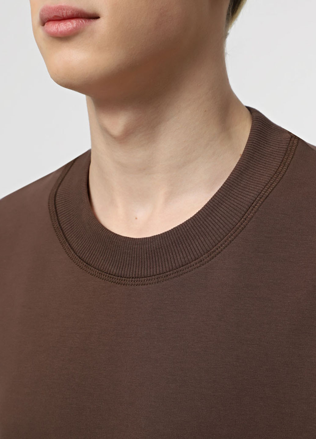 Коричневая футболка Promin