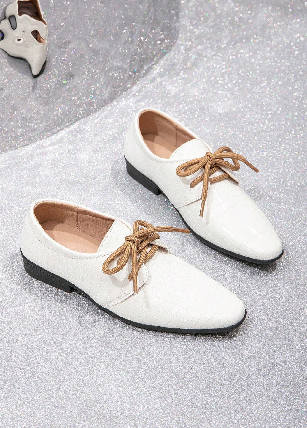Белые туфли со шнурками SHEIN