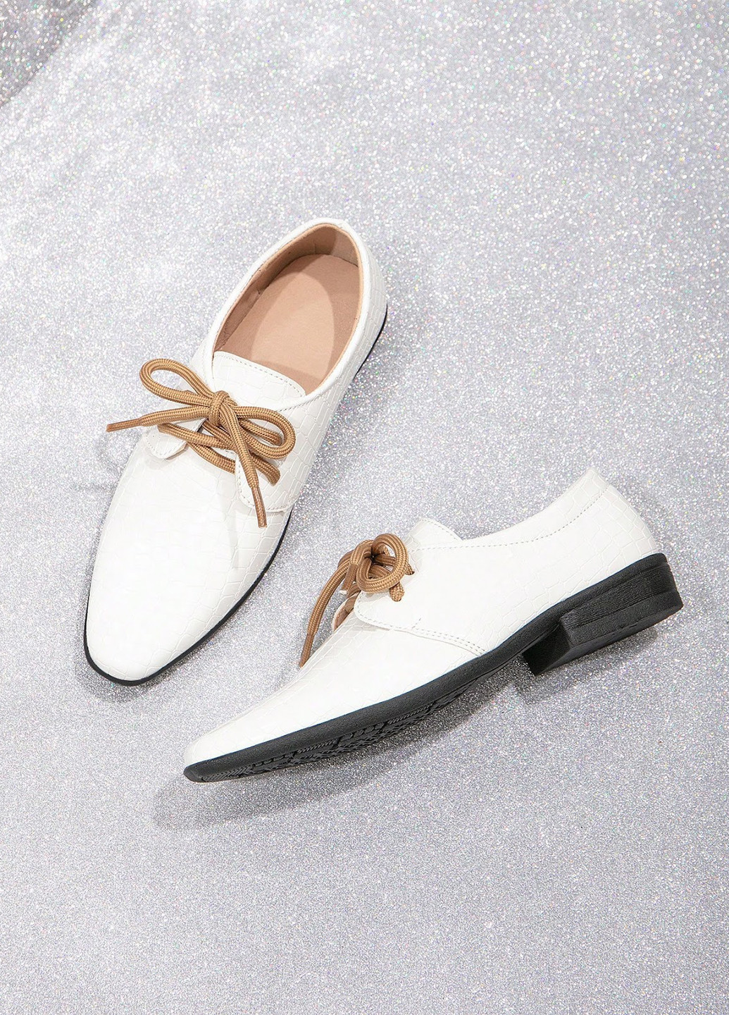 Белые туфли со шнурками SHEIN