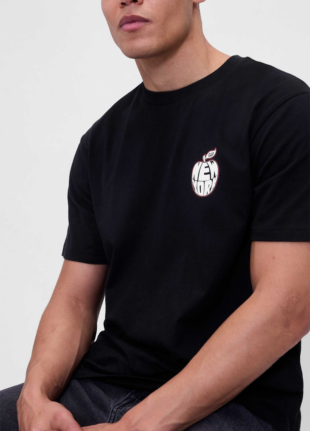 Черная футболка Gap