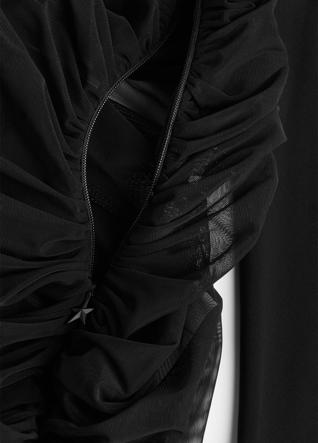 Черное коктейльное, вечернее платье силуэтная, на одно плечо H&M х Mugler однотонное