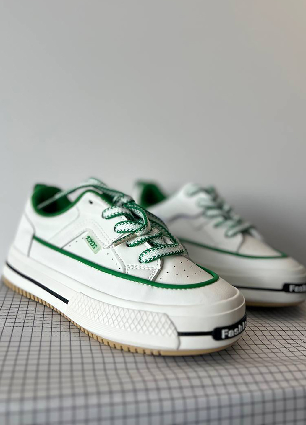 Білі осінні кросівки Kimboo