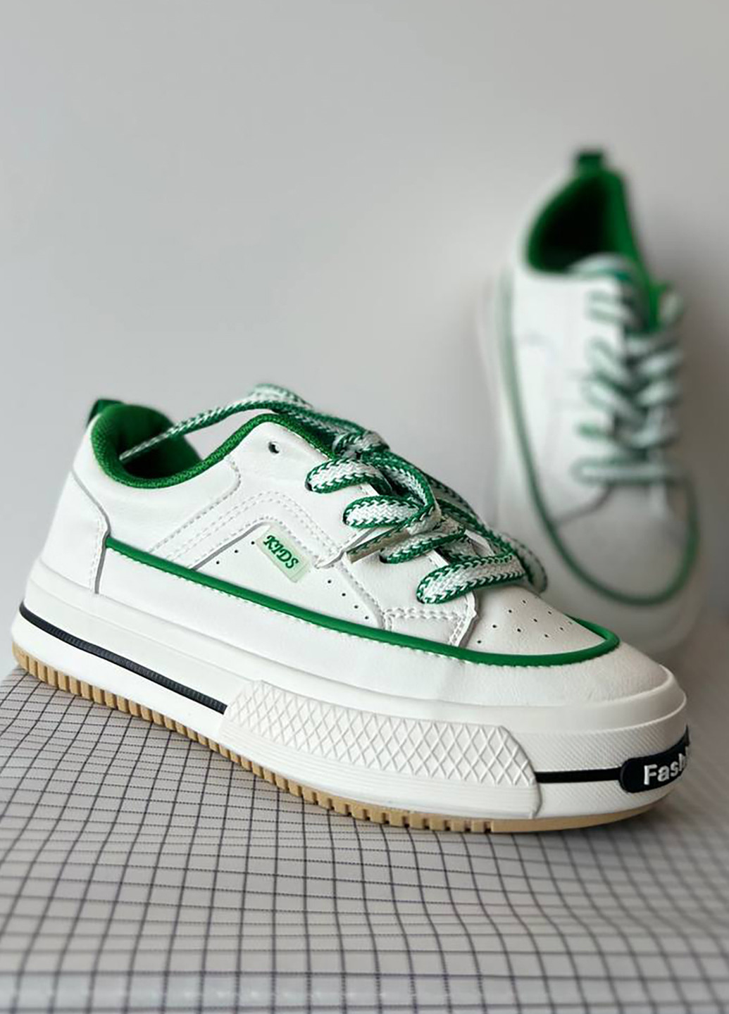 Білі осінні кросівки Kimboo