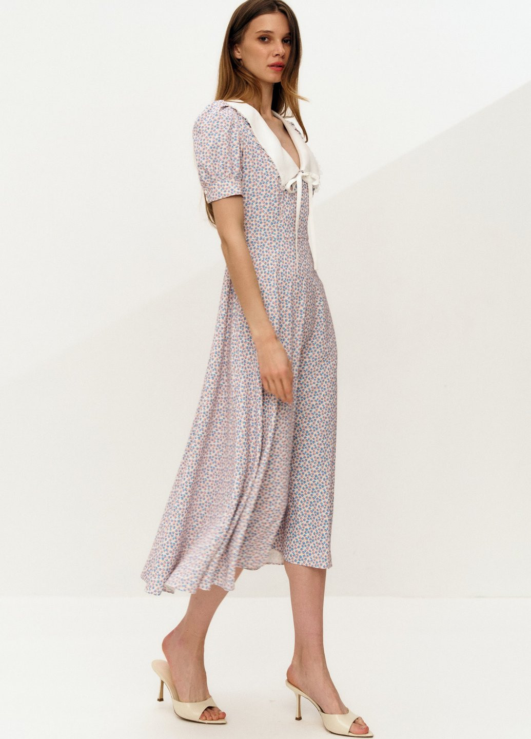 Блакитна кежуал сукня в стилі армпір Gepur з квітковим принтом