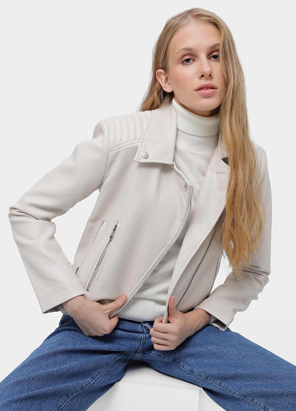 Кремовая демисезонная куртка косуха Piazza Italia