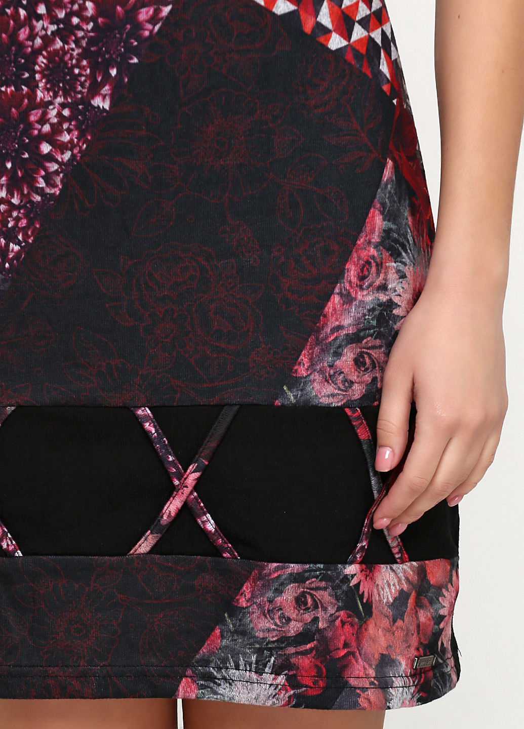 Черное кэжуал платье платье-водолазка Smash с цветочным принтом