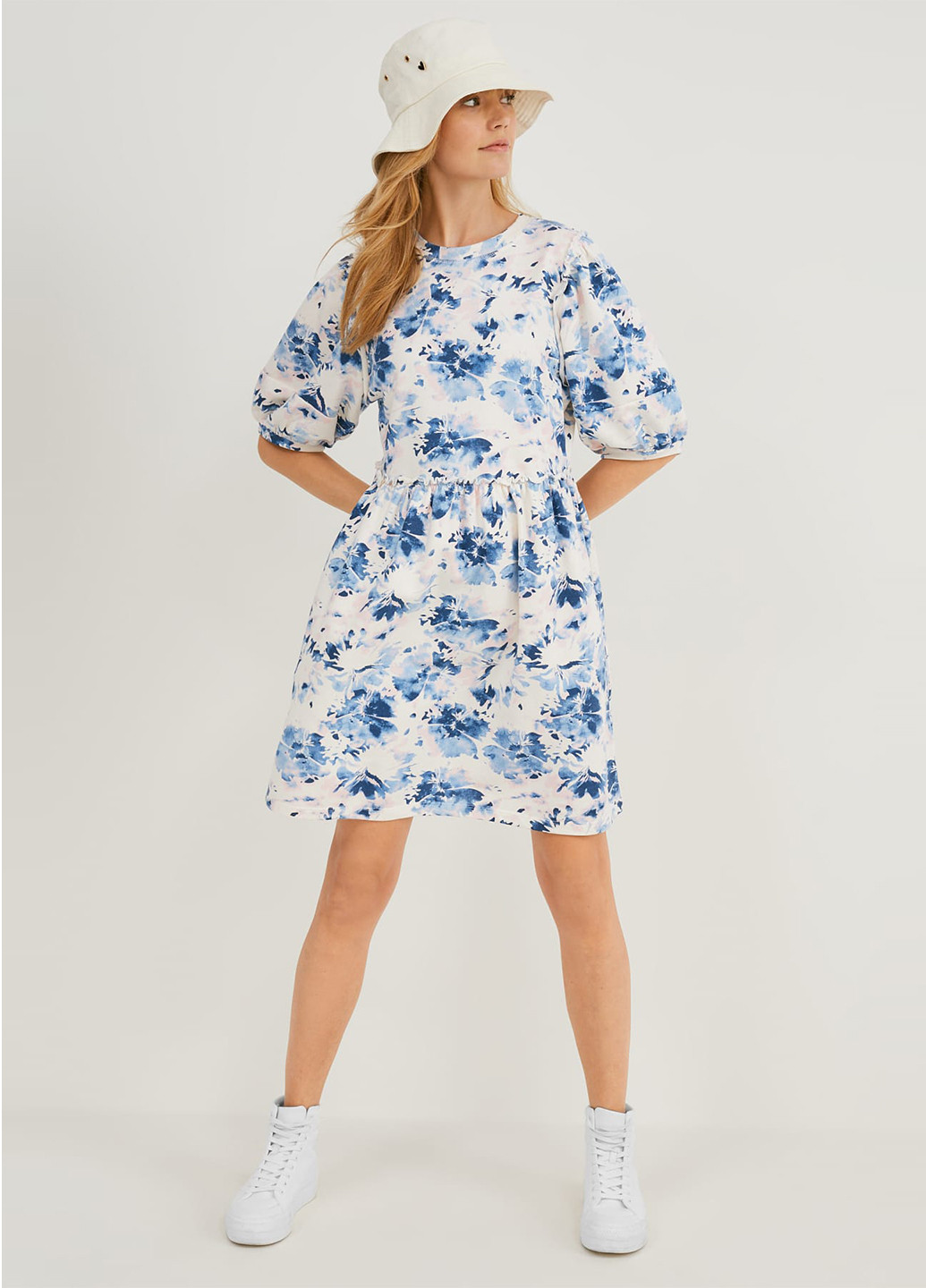 Молочное кэжуал платье C&A с цветочным принтом