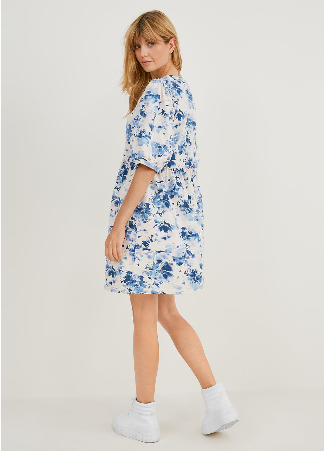 Молочное кэжуал платье C&A с цветочным принтом