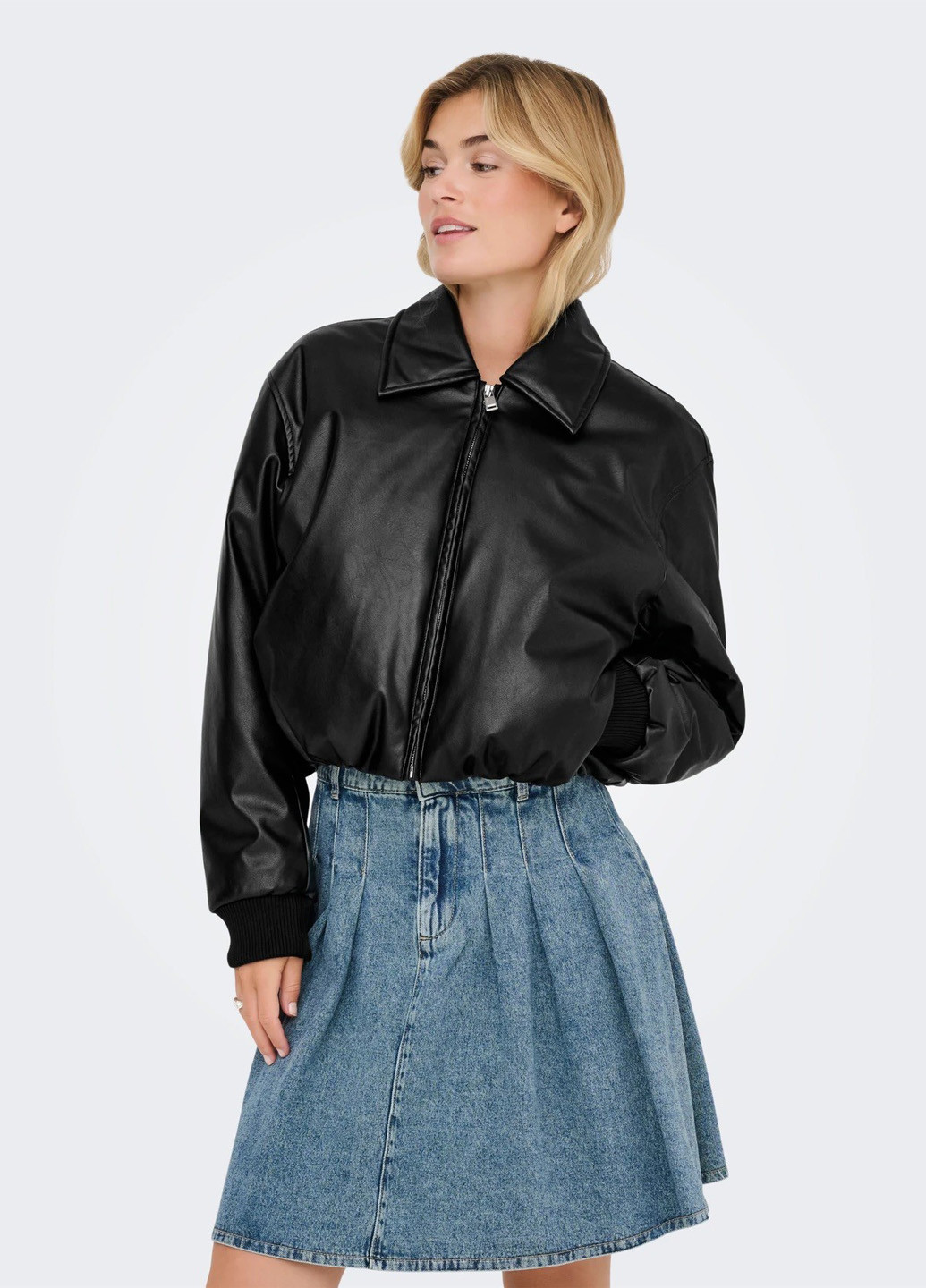 Черная демисезонная куртка Only