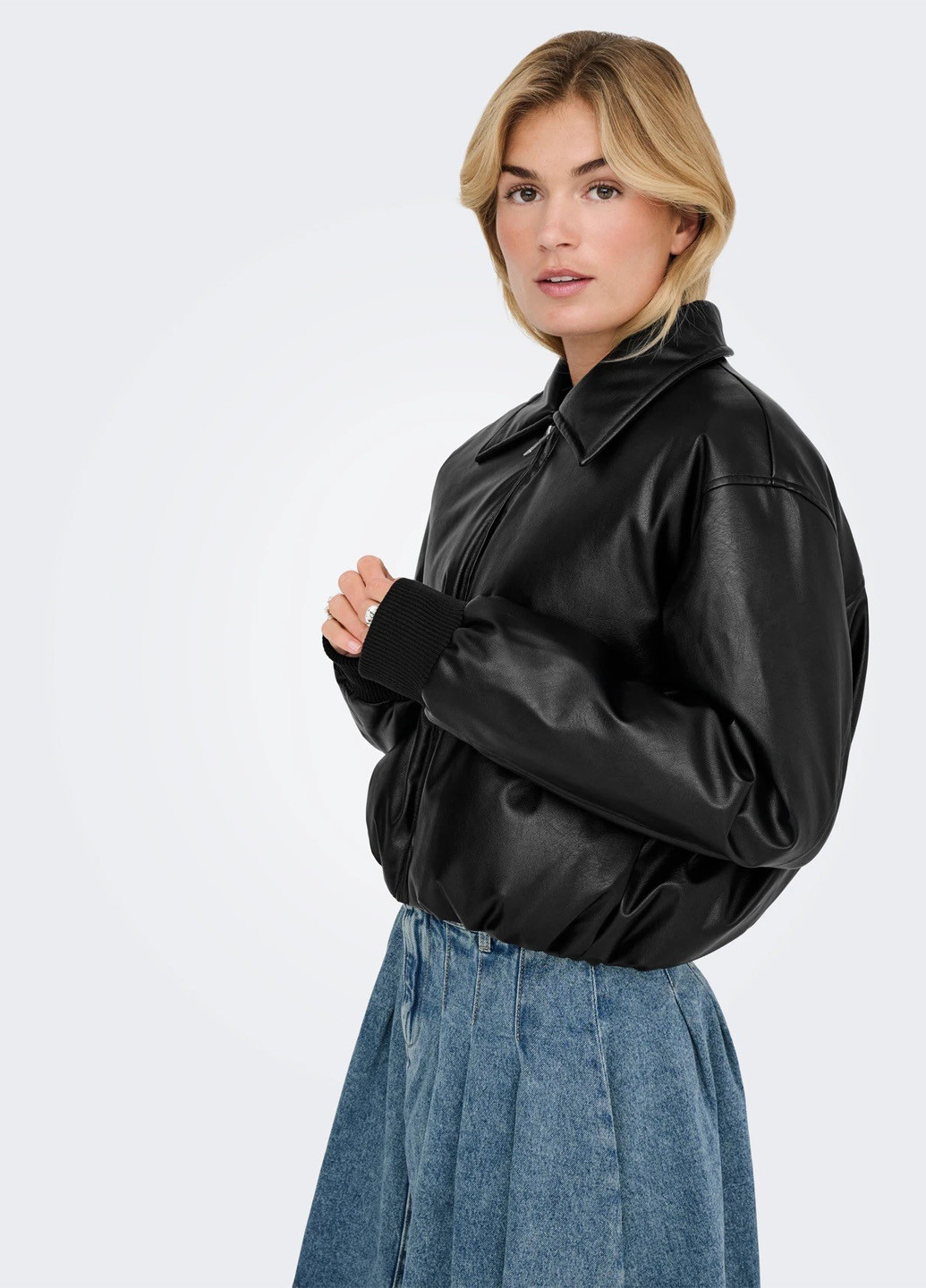 Черная демисезонная куртка Only