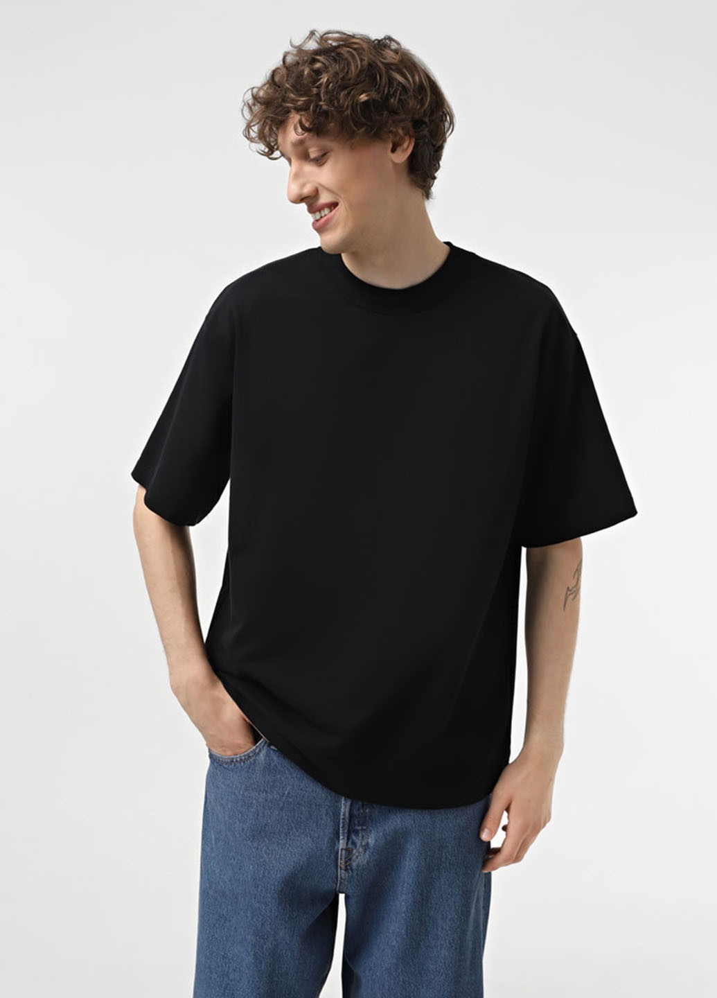 Черная футболка Promin