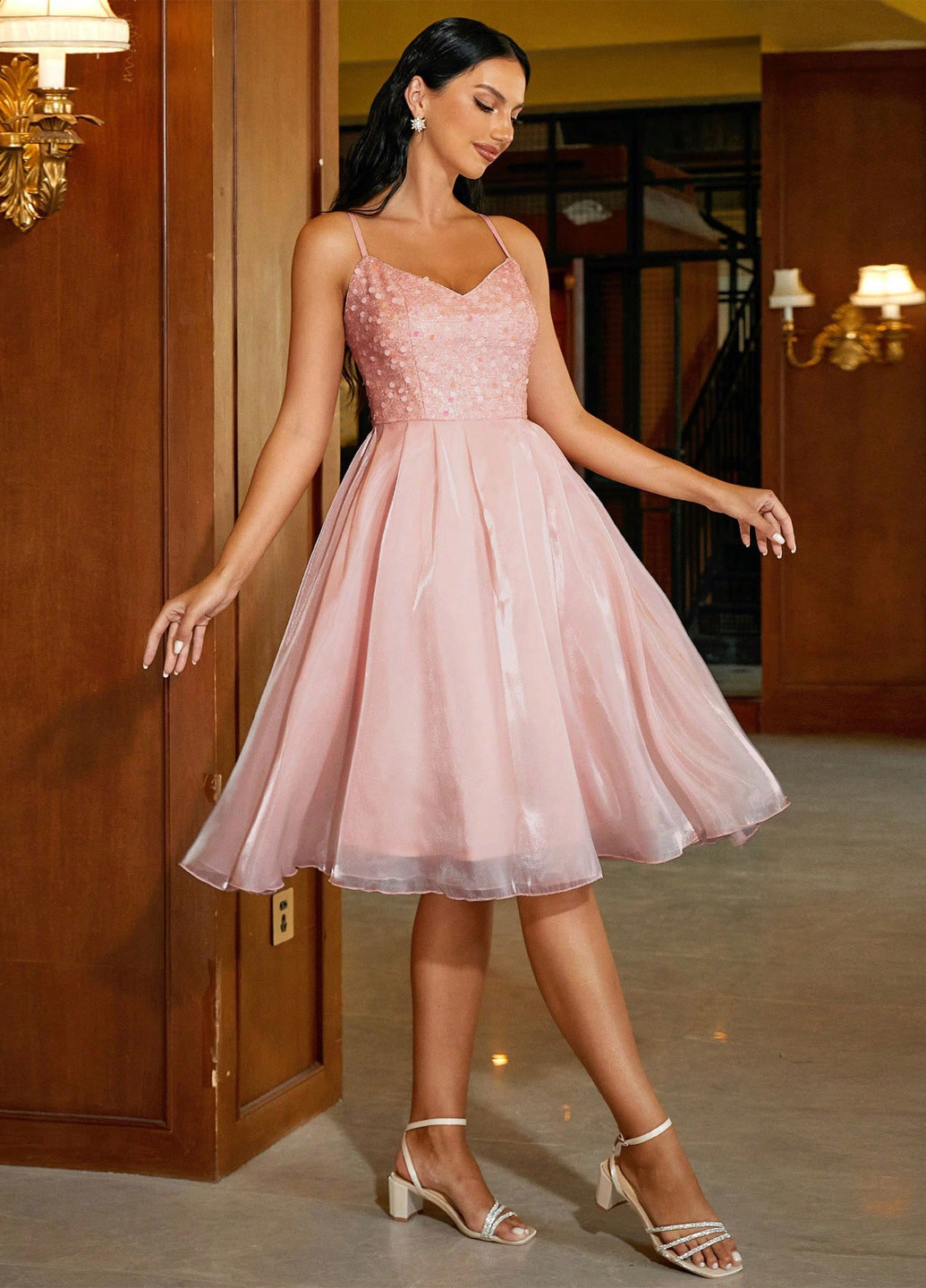 Светло-розовое коктейльное платье бэби долл SHEIN однотонное