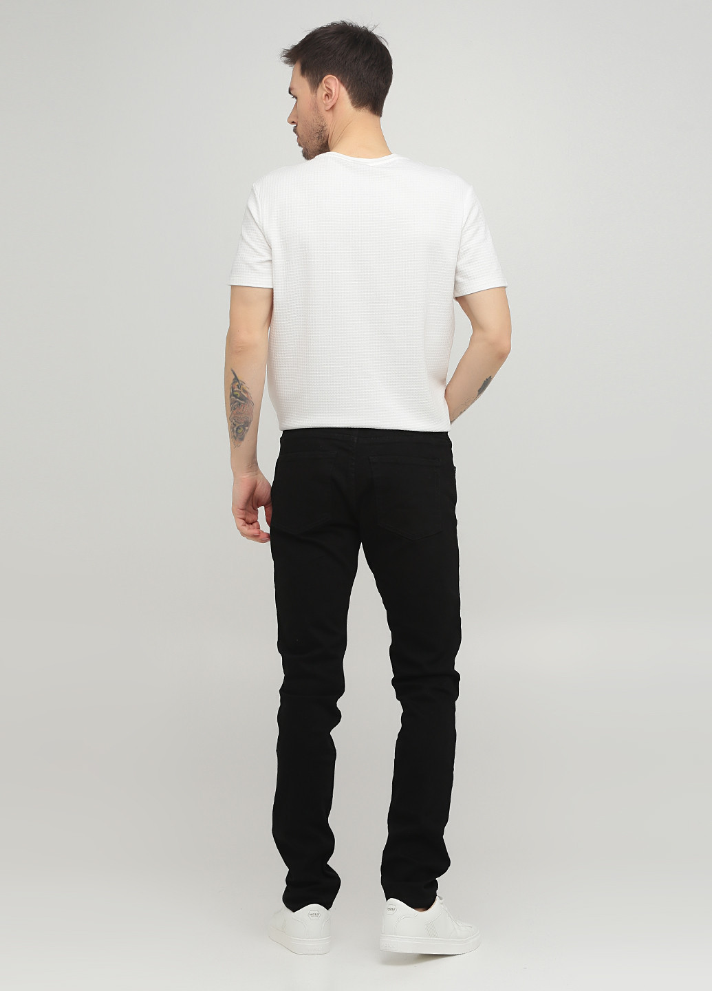 Черные демисезонные зауженные джинсы Weekday