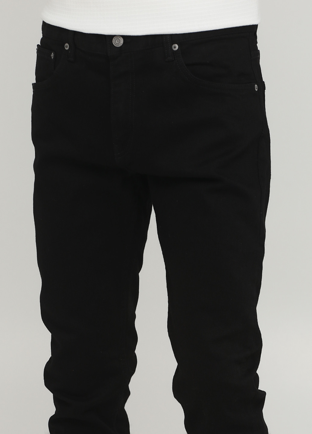 Черные демисезонные зауженные джинсы Weekday